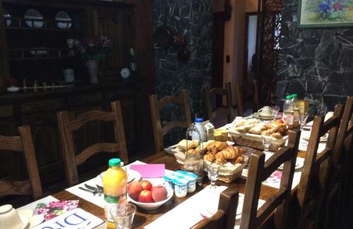 Viviers-du-Lac Bed & Breakfast | Demeure d'hôtes Les Irisynes