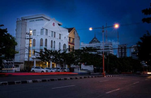 Gubeng Hotel | DeMira Hotel