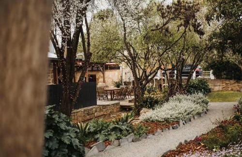 Upper Wakefield Bed & Breakfast | Dennis Cottage Clare Valley