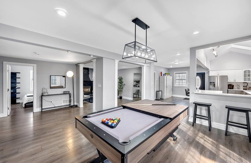 Athmar Park House | Denver Home: Hot tub, Theater, Gym 6 bedrooms 3 baths, king bed