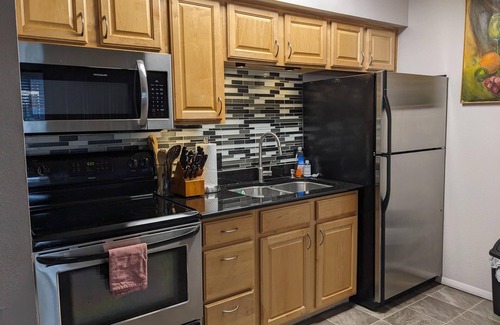 Downtown Denver Condo | DENVER STUDIO PRIVATE BALCONY, CITY VIEWS, GYM, NEAR ATTRACTIONS, SPORTS VENUES