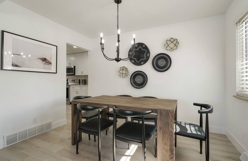 Northwest Arvada House | DenverStays: 5BR Stylish and Modern Home w/Garage, great for pets and families!
