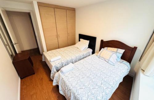 La Carolina Apartment | Departamento amplio para familias, de lujo 3 habitaciones, 4 baños, 6 camas, 10 personas, wifi, 2 parqueaderos Republica de El Salvador Plaza Kendo