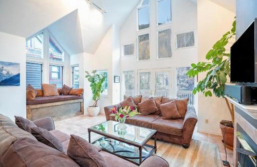 Telluride House | Depot Ave - 445