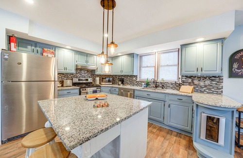 De Pue House | DePue Vacation Rental < 1 Mi to the Lake!