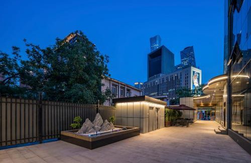 Guomao Hotel | Dequan Luxury Hotel CBD BranchCoffee, fruits, snacks, a gym and a laundry room are provided for free in the lobby