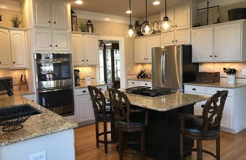 Prospect House | Derby 6 Bedroom House Rental with Private Pool