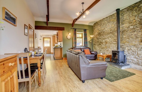 Felinfach House | Deri'r Cwm - Two Bedroom House, Sleeps 4