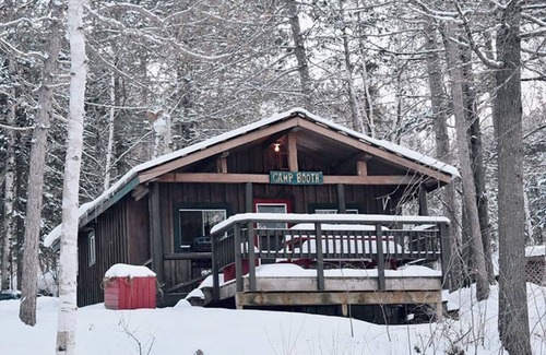 Papineau-Cameron Cottage | Des Groseilliers Cottage