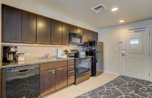 Las Vegas Condo | Desert Blue 2 bedroom 2 bath condo - near strip
