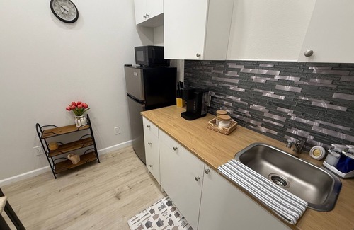 Indio House | Desert Casita Near PGA, Polo & FestivalsnLocated in Indian Palms Country Club