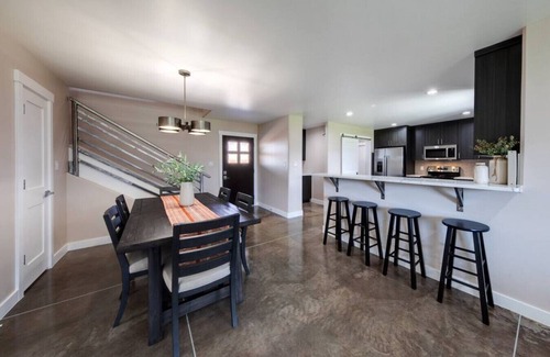 Moab South Valley House | Desert Hideaway New spacious custom home