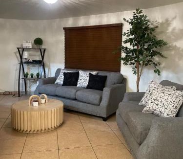 Tucson House | Desert Hills Fun Home Pool Spa 6 Room 9 bed 15ppl