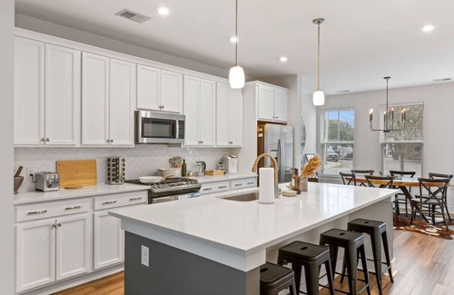 North Charleston House | Desert Oasis | Great Location, 15 Min to Downtown