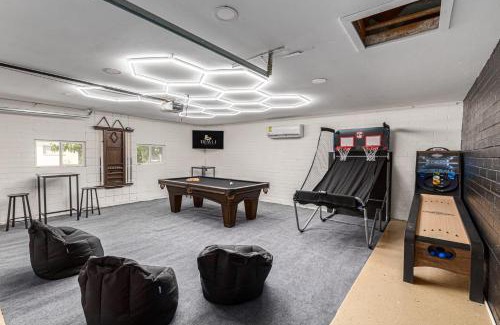 Park Scottsdale One House | Desert Rose Family Retreat-FREE Htd Pool-2 Primarys-Bar