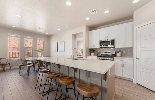 Sienna Hills House | Desert Serenity: Community Pool + Hot Tub, Ping Pong Table!