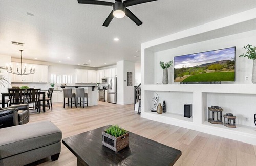 South Mountain House | Desert Sun Oasis - Your Private Resort-Style Retreat