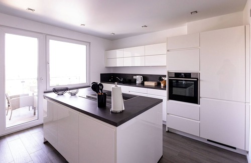 Pellenz Apartment | Design apartment centrally located in Andernach with top view, WiFi, kitchen, parking space