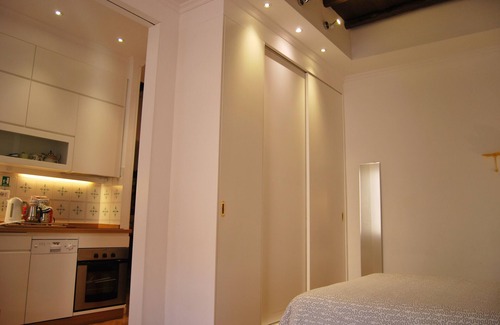 Testaccio Apartment | DESIGN APARTMENT-DOWNTOWN-FULL KITCHEN-WiFi-AC-WASHER-DISHWASHER-LIFTMETRO CLOS