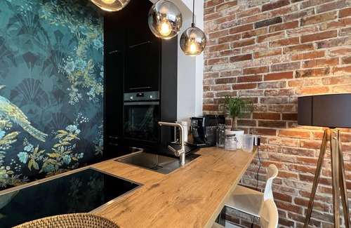 Oststadt Apartment | Design apartment store window very centrally located