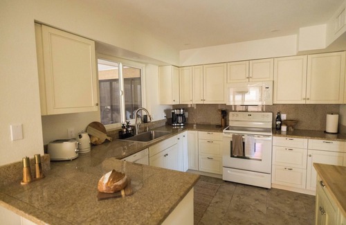 Park Center Place House | Design-Forward Gem, Heated Pool + Hot Tub, King Bed, Superhost, Flexible