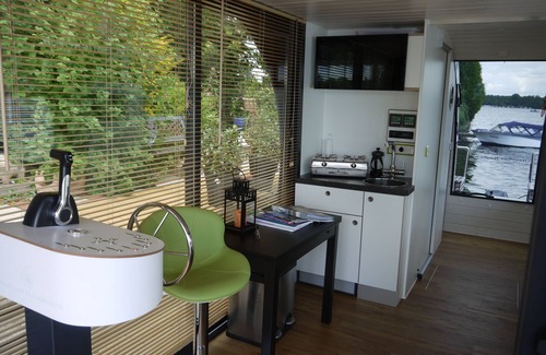 Schmoeckwitz Boat Rental | Design houseboat -one tour- in Berlin and Brandenburg, no permit necessary