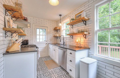 Inglewood House | Designer 1930s Cottage in East Nashville w/Luxe Furnishings, Porch Swing, Garage