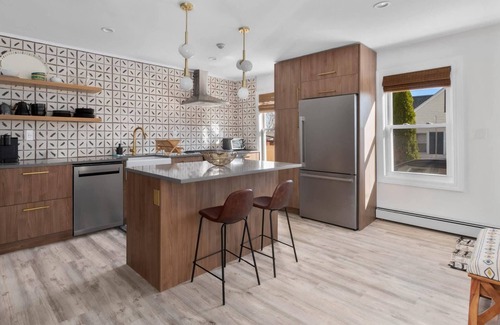 Warren Apartment | Designer 1st Floor Apt, Historic Downtown Warren