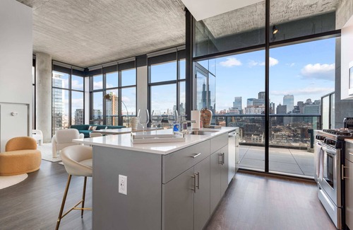 West Loop Apartment | Designer 2BR in Walkable Fulton Market