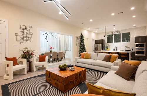 Washington Ave./ Memorial Park House | Designer 4BR Home in Houston’s Trendy Corridor
