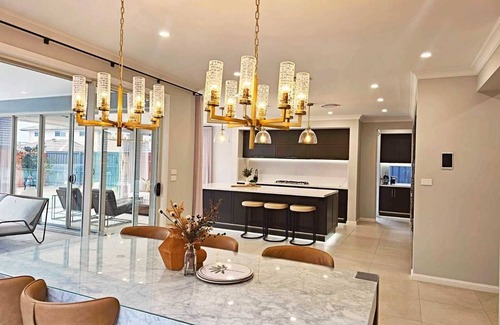 Gledswood Hills House | Designer Hampton style house with + Pool 8 guests