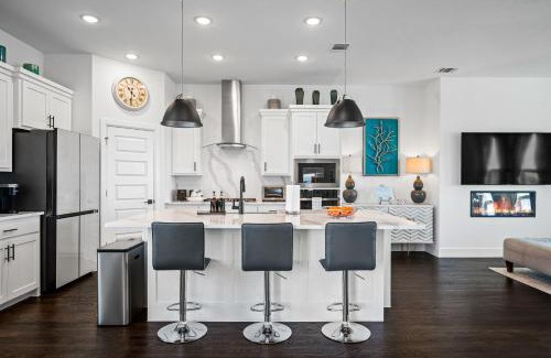 Rowlett House | Designer Lake House Escape