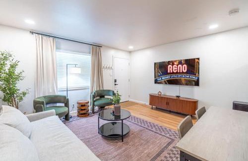West University House | Designer Living Pet-Friendly UNR 2BR 1BA