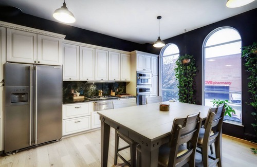 East Downtown Houston House | Designer Loft with indoor swing