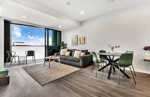 Mount Eden Apartment | Designer luxury 2-bed apartment with car park