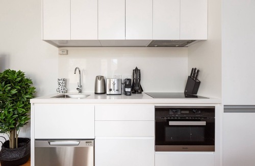 Lewisham Apartment | Designer Studio in Grand Manor 20 min From Sydney