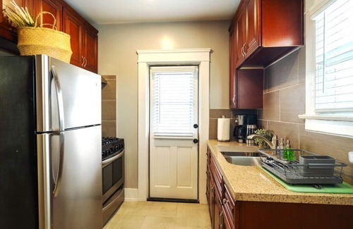 South Park Apartment | Desirable Studio Park Views W/D