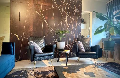 Sint-Amandsberg Apartment | Desk Till Dawn