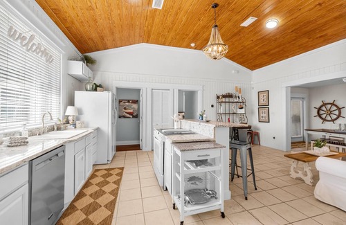Gulf Pines House | Destin Beach House - Southern Comfort
