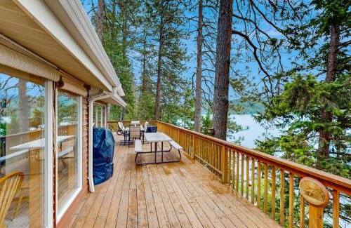 Loon Lake House | Destination Deer Lake