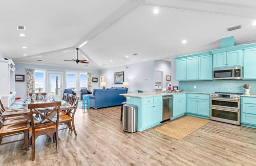 East End House | DESTINATION RELAXATION 4 BR 4 BATH BEACHFRONT home with PRIVATE POOL