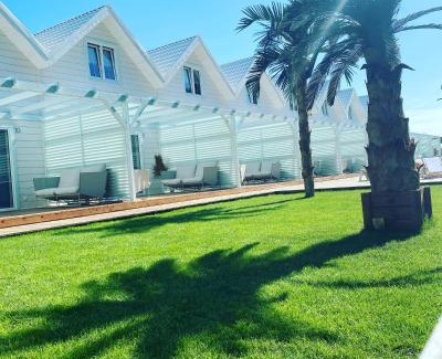 Mielno House | DESTINO wakacyjne domki-dwa podgrzewane baseny-drink bar