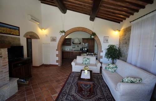 Casole d'Elsa House | Detached apartment with swimming pool for exclusive use