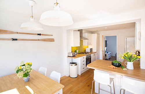 Croyde House | Detached comfortable airy bungalow big sunny garden between beach and village.