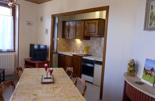 Richebourg Cottage | Detached cottage, 2 beds, near A5, enclosed garden, garage
