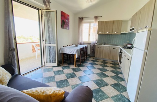 Coccorino Apartment | Detached cottage with sea view, 2 minutes from the beach - parking space.