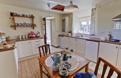 Llanfaethlu Cottage | Detached Cottage with Stunning Sea Views