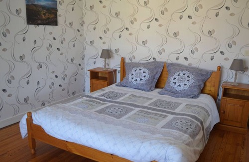 Saint-Bonnet-pres-Riom House | Detached house in wine-growing village