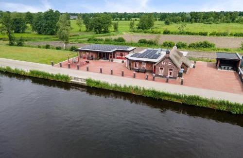 Jistrum House | Detached Home in Friesland by Canal, cleaning included