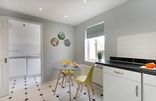 Peterborough House | Detached house BIG monthly discount